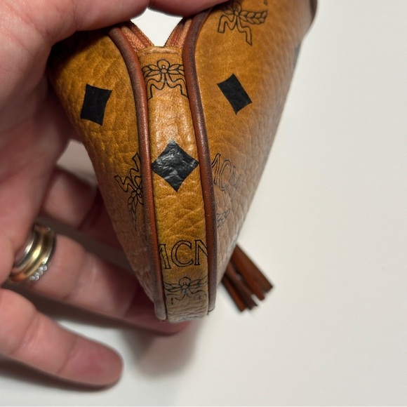 MCM Visetos 4" round coin purse, cognac leather, tassel - Picture 8 of 10